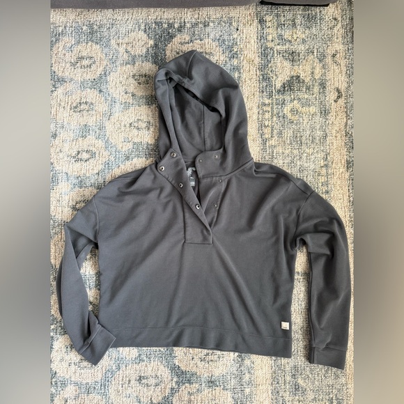 Vuori Tops - Vuori Bayview Thermal Hoodie in Shale Size Medium Excellent Condition